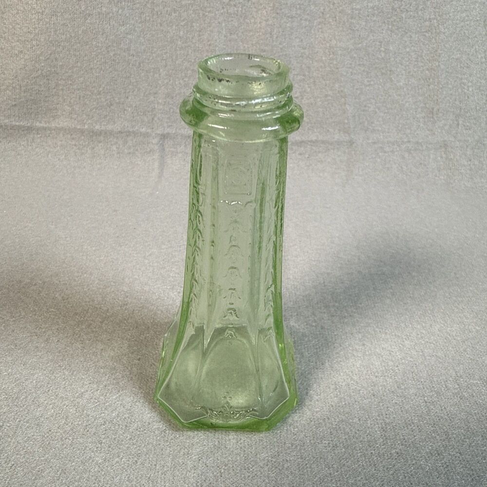 Anchor Hocking "Princess" green uranium glass salt or pepper shaker 4” No Lid
